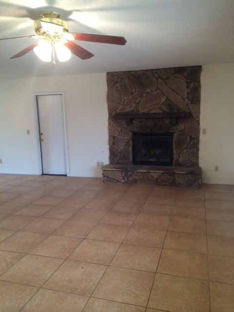 Building Photo - 3 BEDROOM HOME IN APPLE VALLEY