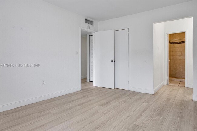 Building Photo - 4900 NW 79th Ave