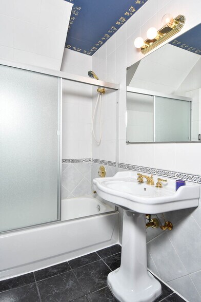 bathroom - 2144 East Dr