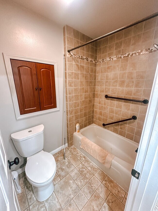 Building Photo - Large Home in Livermore Available July 1!