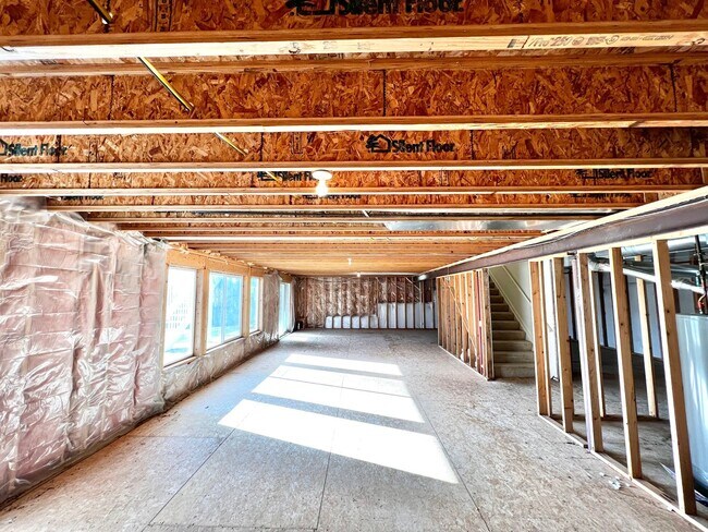 Building Photo - 4 bed, 3 bath Home in Huntington Hills Nei...