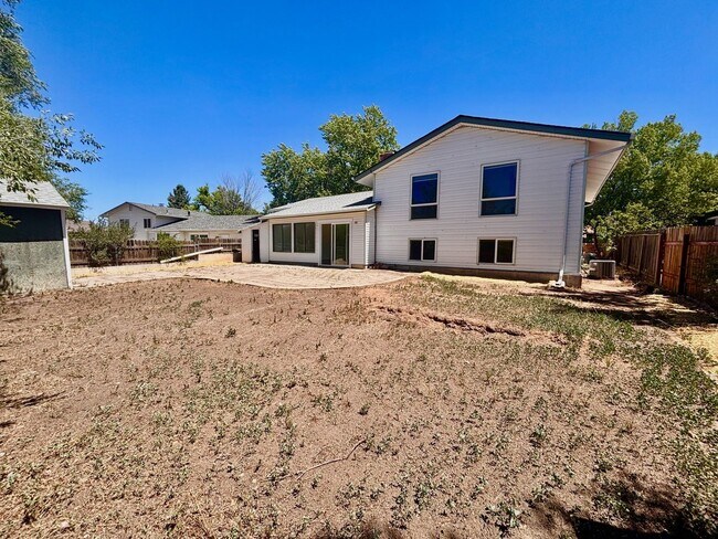 Building Photo - Spacious 4-Bedroom Home in Central Colorado Springs