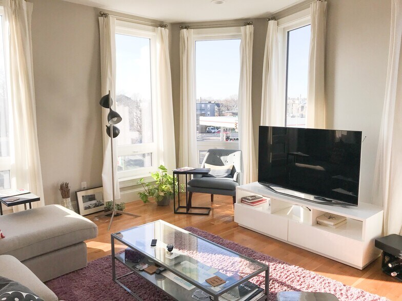 Building Photo - 168 Hampshire St