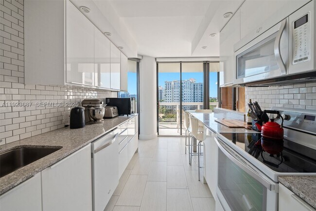 Building Photo - 20185 E Country Club Dr