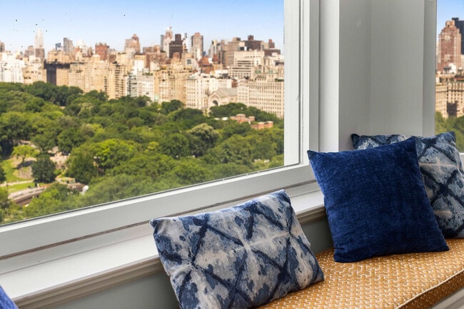 Building Photo - 160 Central Park S