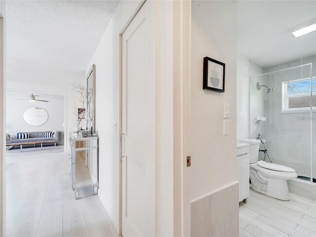 Building Photo - 4754 Lake Shore Dr