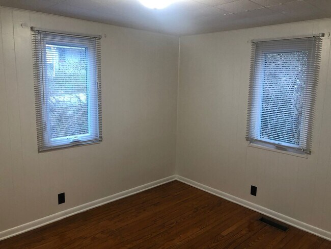 Building Photo - 314 W 16th St