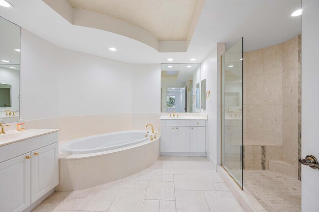 Building Photo - 455 Cove Tower Dr