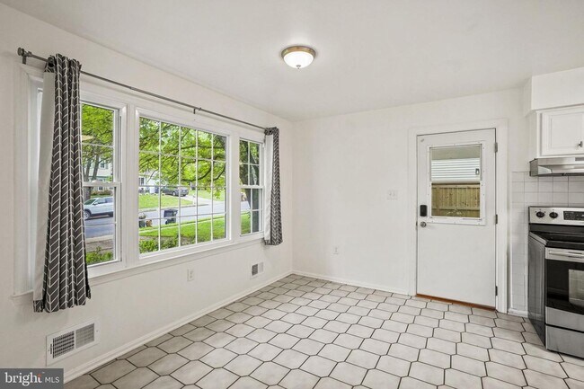 Building Photo - 9086 Brook Ford Rd