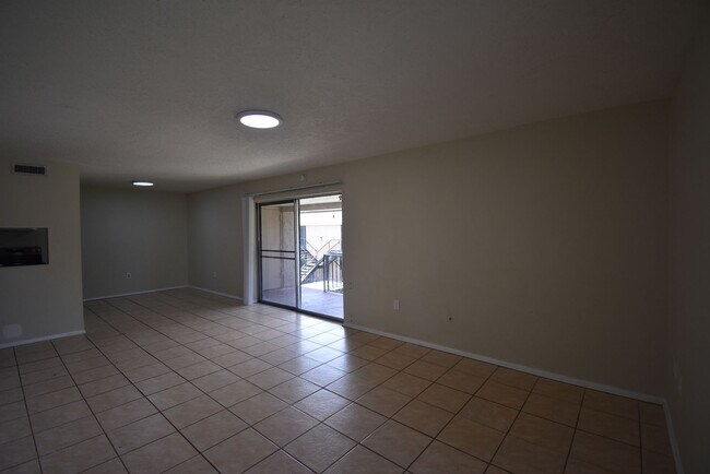 Building Photo - 2 Bed/2 Bath, 2nd Floor Condo at Marbeya C...