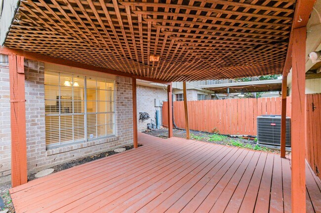 Building Photo - 3362 Continental Dr