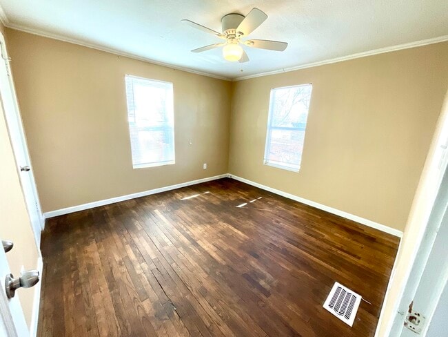 Building Photo - 2004 30th St