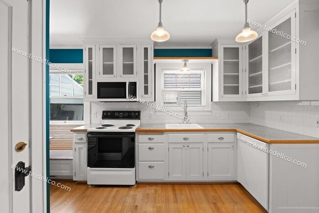 Building Photo - Charming Hosford-Abernethy Craftsman – 3 Bedroom Home w/ Fenced Yard - Pets Welcome!