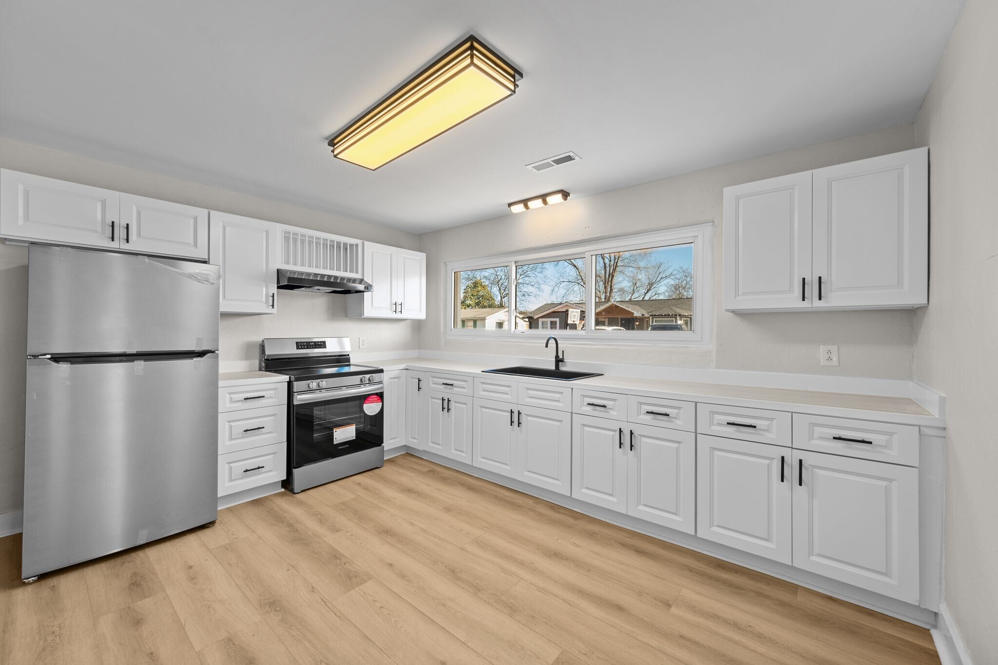 Building Photo - 401 Hill St