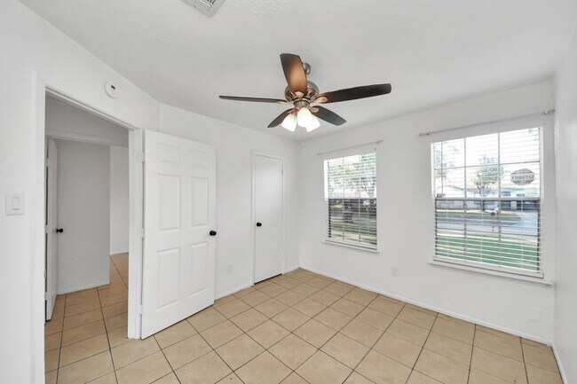 Building Photo - 9918 Peachridge Dr