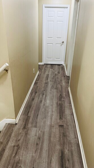 Building Photo - W174N5125 Mulberry Ln