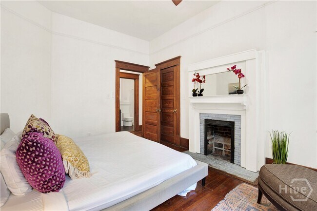 Building Photo - 118 W Waldburg St