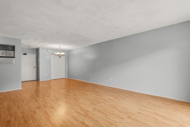 Building Photo - 245 Sea St