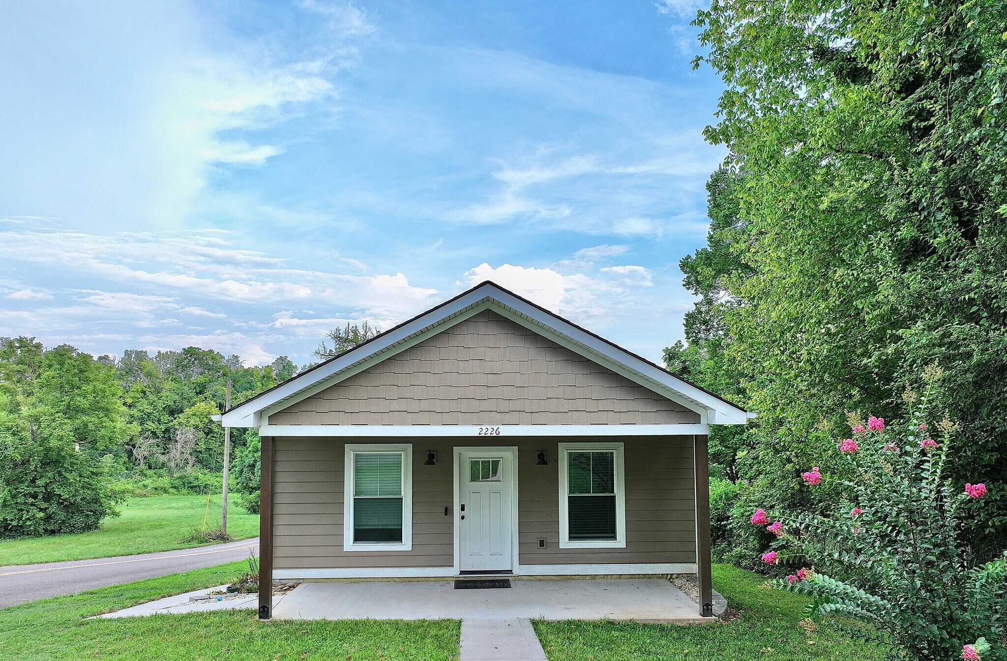 Building Photo - 2226 Riverside Dr