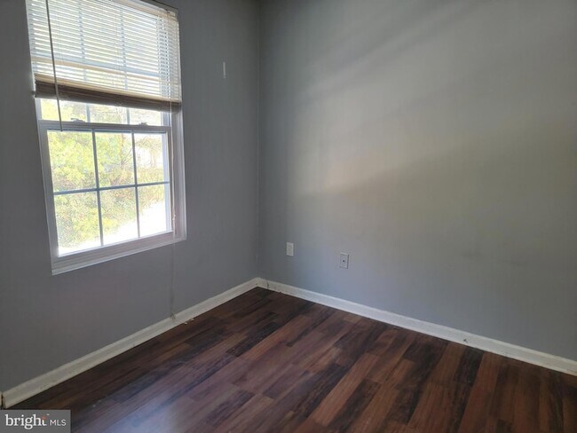 Building Photo - 9220 Niki Pl