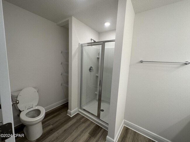 Building Photo - 488 Melrose Wy