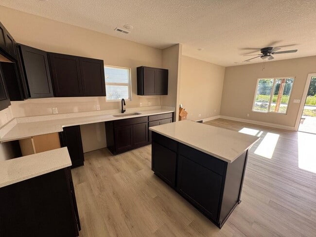 Building Photo - 5501 N Bressler Dr