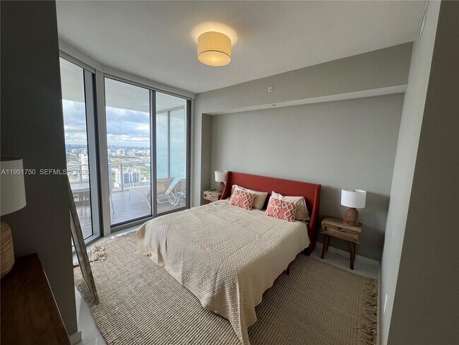 Building Photo - 851 NE 1st Ave