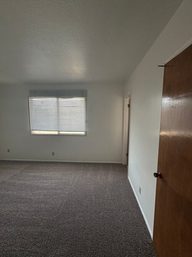 Building Photo - Spacious 3BR/2BA Home in Prime Tempe Locat...