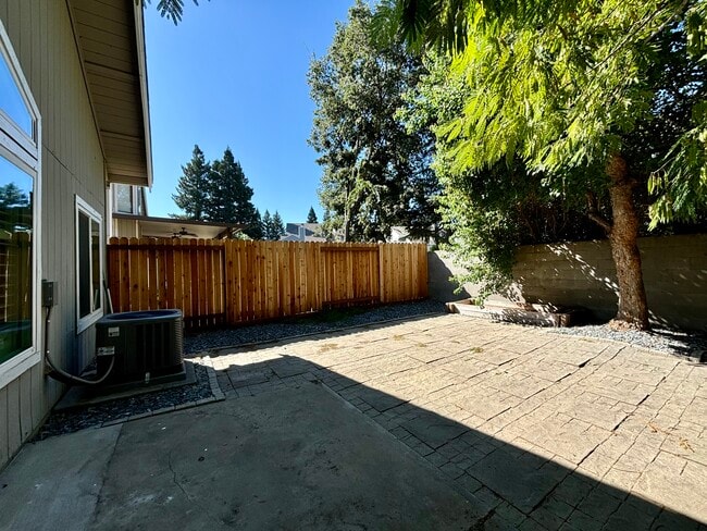 Building Photo - 7592 Deltawind Dr