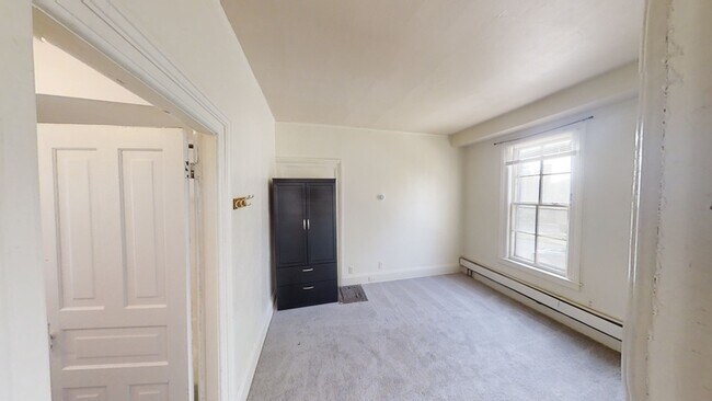 Building Photo - 424 N State St