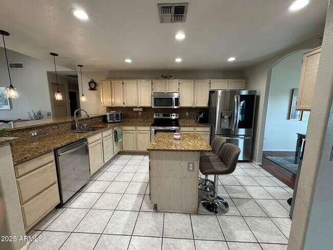 Building Photo - 820 N Owl Dr