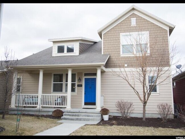 Building Photo - Beautiful Executive Daybreak Home Available!