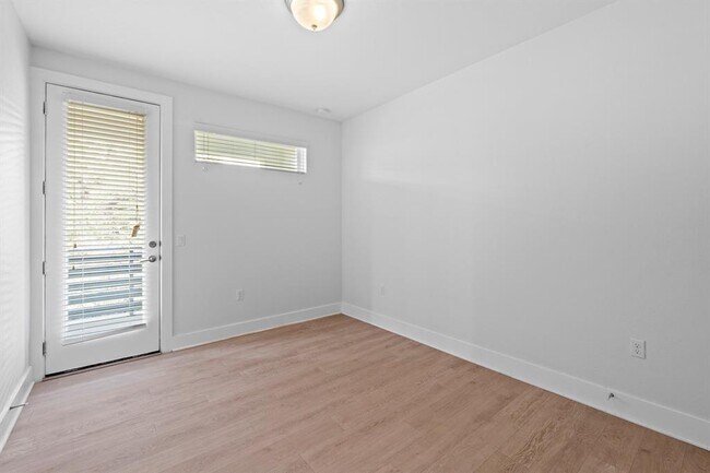 Building Photo - 8922 Menchaca Rd