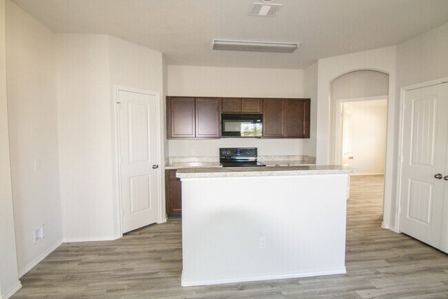Building Photo - 1105 Marquis Dr