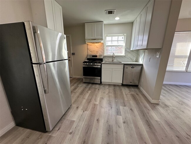 Building Photo - 5024 Jefferson St