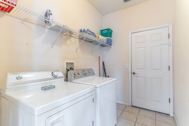 Building Photo - 16718 Caribbean Breeze Way