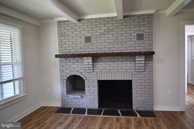 Building Photo - 4055 Ringwood Rd