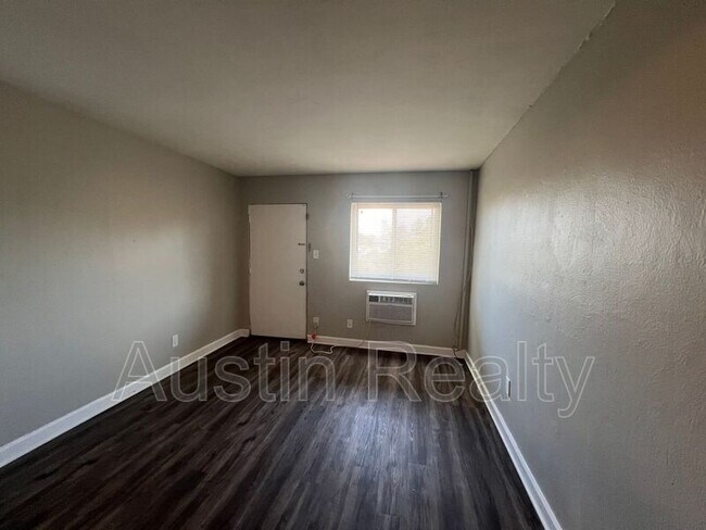 Building Photo - 3706 Greenwood Blvd