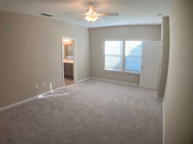 Building Photo - ***TWO WEEKS FREE*** Comfortable 3 Bedroom Home With Great Outdoor Space