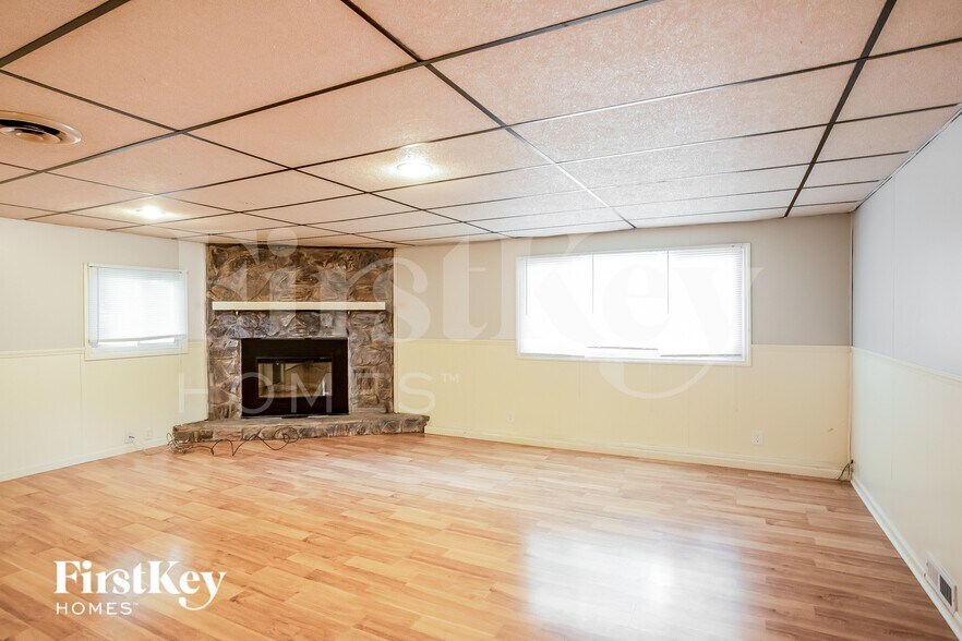 Building Photo - 10808 Ruckle St