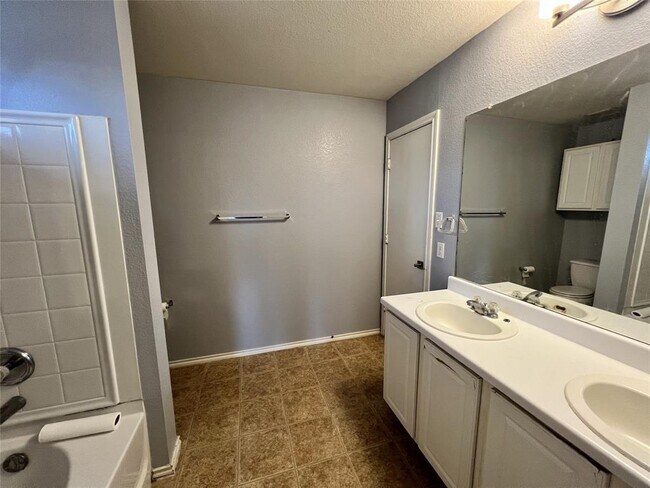 Building Photo - 13501 Marie Ln