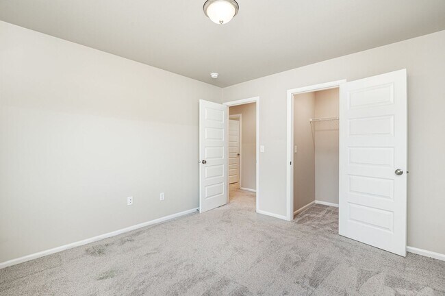Building Photo - Spacious 5 bed 3 bath home in Puyallup