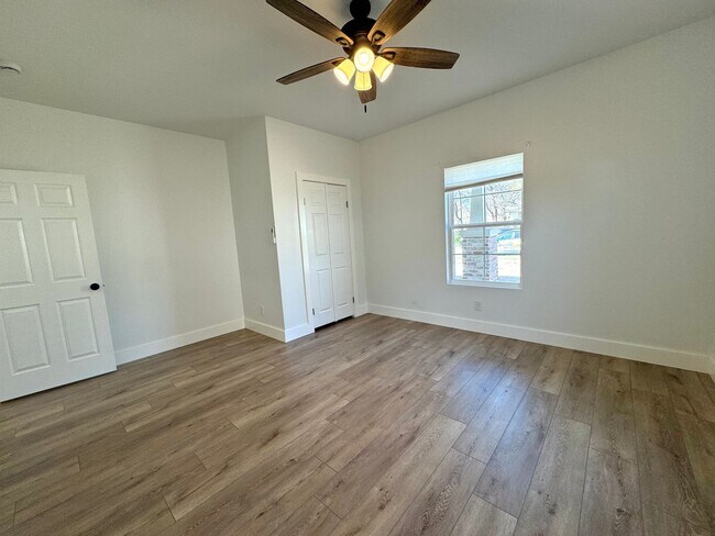 Building Photo - Stunning 2 bedroom 1 bathroom home In Kendall-Whittier district of Tulsa!