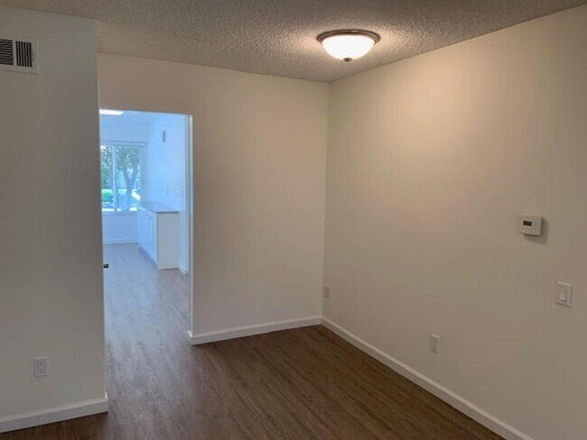 Building Photo - A beautiful Del Mar model for lease in Leisure Village