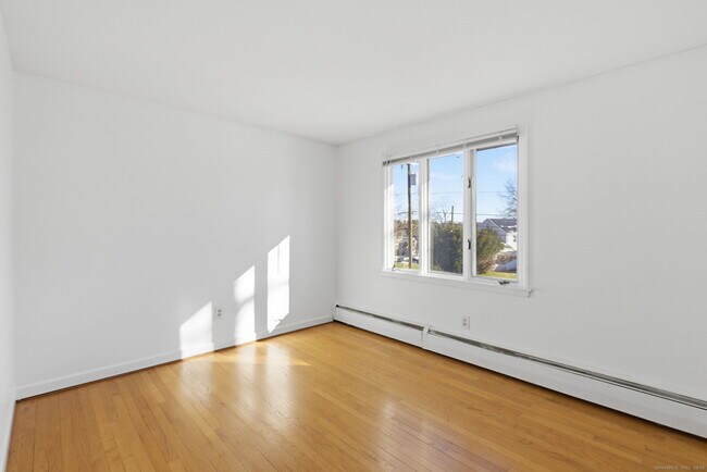 Building Photo - 8 Cherryfield Dr