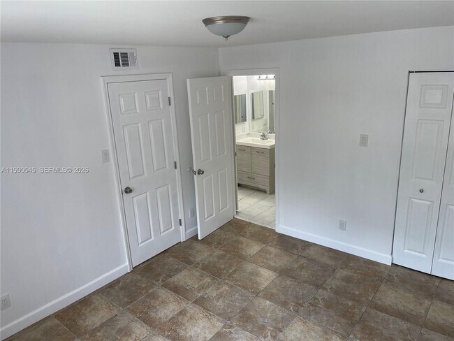 Building Photo - 10630 SW 157th Ct