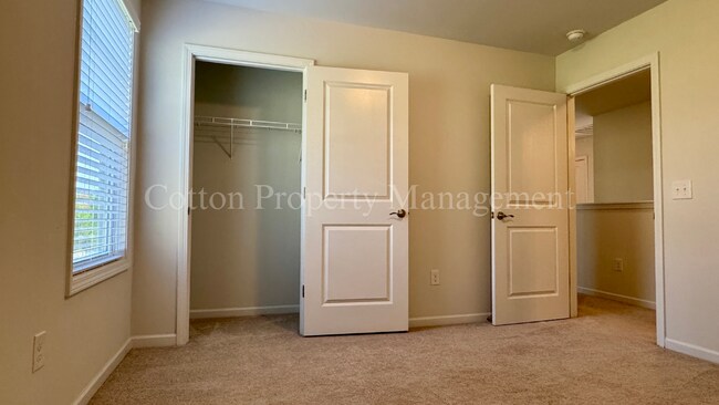 Building Photo - 473 Esthwaite Dr SE