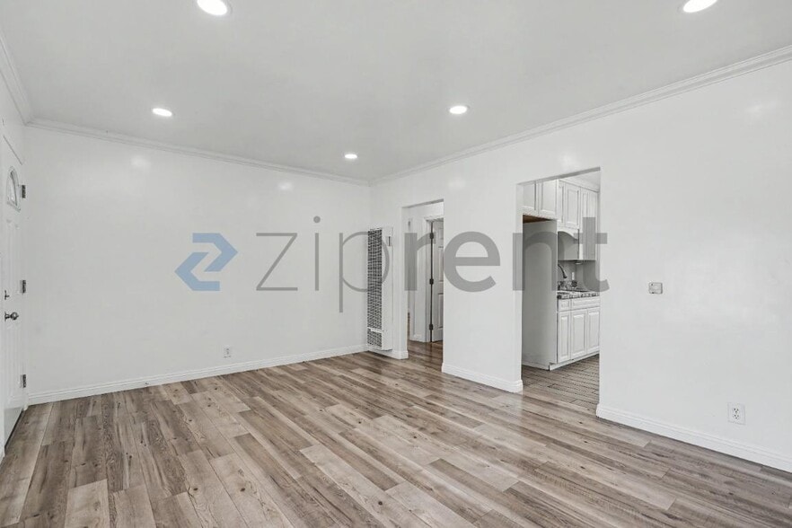 Building Photo - Unit