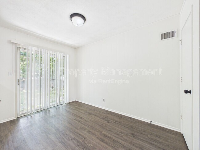 Building Photo - 2835 Tepee Ave