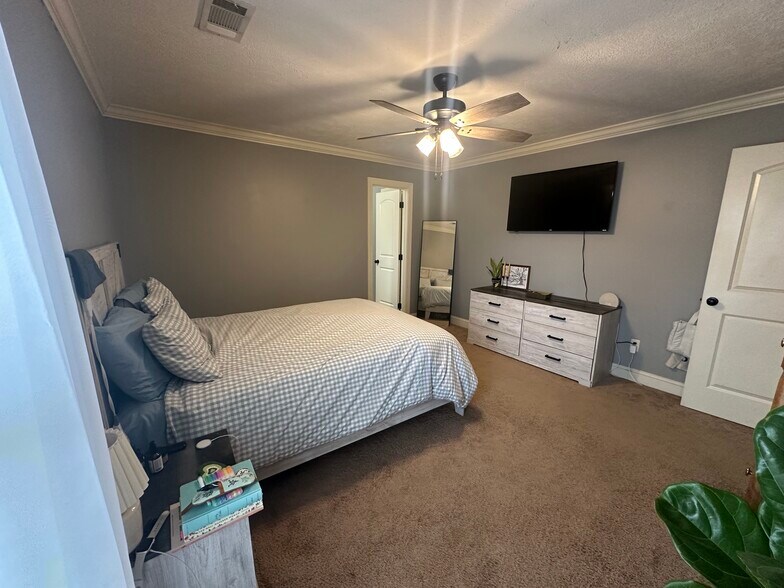 Building Photo - 30 Clovewood Cv